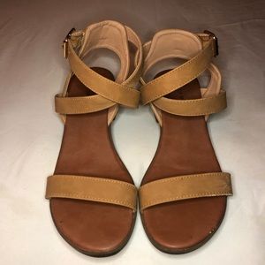 Tan strappy sandals 🍂